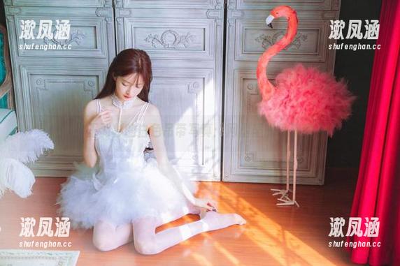 王羽杉 王羽杉的白色吊带写真:网盘里的小确幸