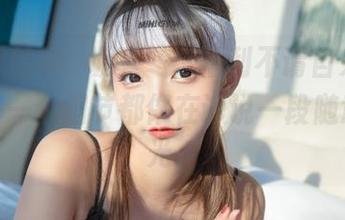 白裙里的神楽坂真冬，福利不请自来，图片中每一个细节都像在诉说一段随意的时光。