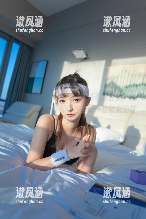白裙里的神楽坂真冬，福利不请自来，图片中每一个细节都像在诉说一段随意的时光。