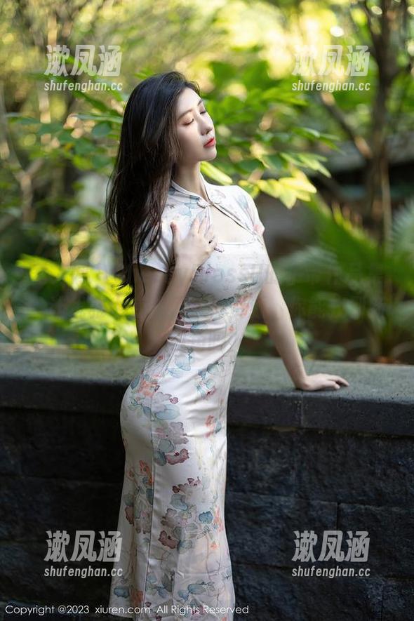 秀人网 - CherryBlessU的吊带作品集，让优雅也变成了一种资源，你能找到新视角吗？