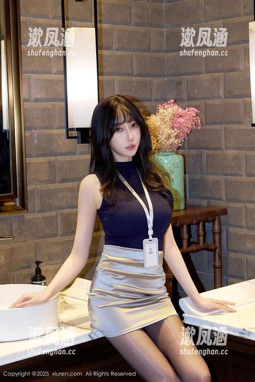 秀人网-小雨baby 秀人网 - 所以说,小雨baby的美腿写真,分享完我就沉醉在她魅惑的长腿之间。