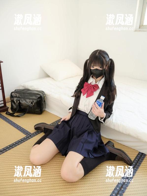 紧急企划-小恩 紧急企划 - 当小恩遇上校服:图集更新,让我们随意走一遭。