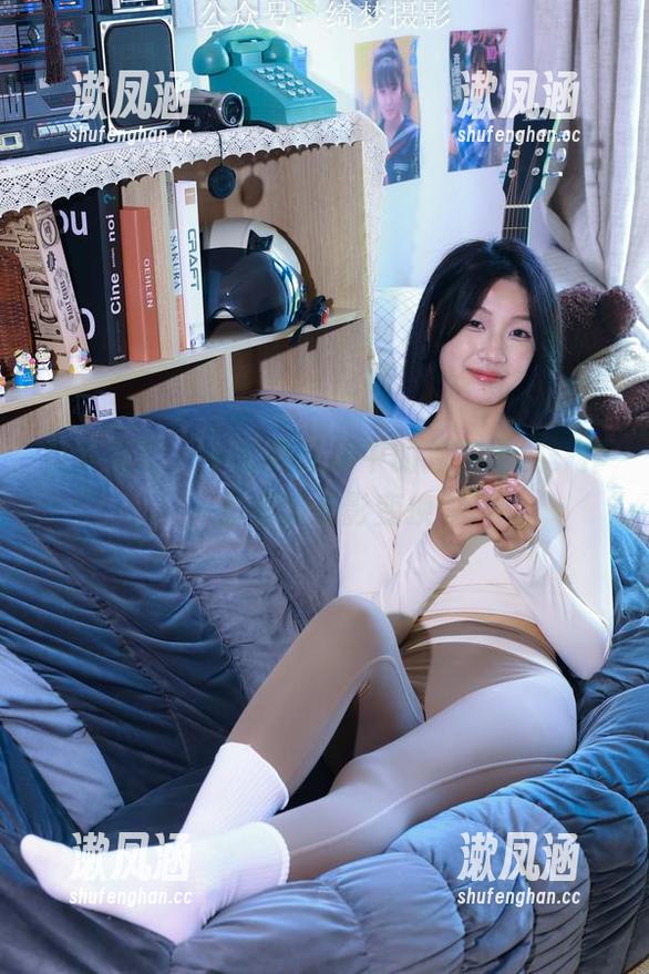 绮梦摄影 - 小艺在红裙中的独特语境，作品里的光影变换