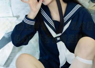 点开胡桃喵的女神套图，下载按钮在这儿，但心会不会被捕捉到？