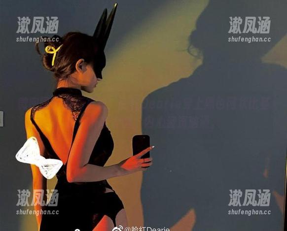 脸红Dearie 微密圈 - 最新更新!脸红Dearie穿上黑色网状比基尼,外表安静,内心波涛汹涌。
