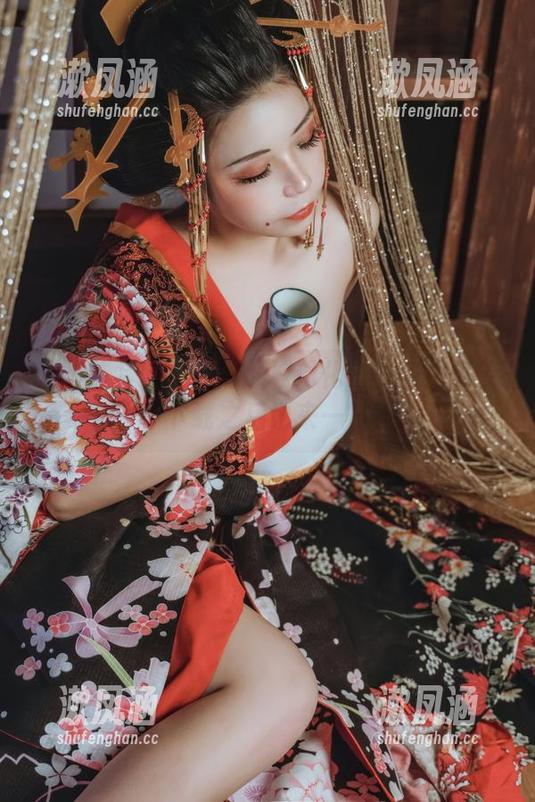 自闭颜球球 万圣节特辑:自闭颜球球化身喜多川海梦,下载之后也来一发?