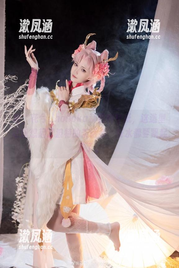 花兮_honoka 哇,花兮_honoka赫敏的壁纸,这造型让我想起了波特的茶话会,茶水都要飘起来了。