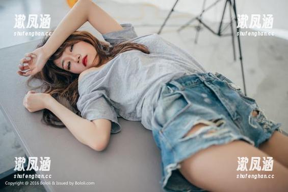 菠萝社-K8傲娇萌萌Vivian 菠萝社 - 看!这就是K8傲娇萌萌Vivian的高清美腿!你一定要分享给你的朋友
