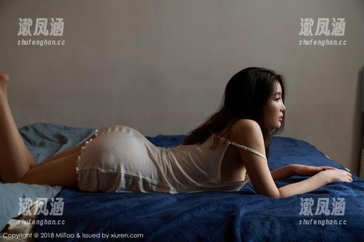 蜜桃社-许思铭 蜜桃社 - 许思铭身穿连体衣的新演绎,更新!不说我也暗暗喜欢