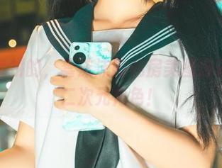 和服蛮拼的，蠢沫沫的私房美图进化成了二次元角色！