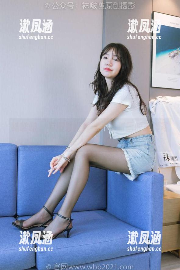 袜啵啵-甜甜圈 袜啵啵 - 有脚就得秀——甜甜圈的美脚写真让人赞不绝口