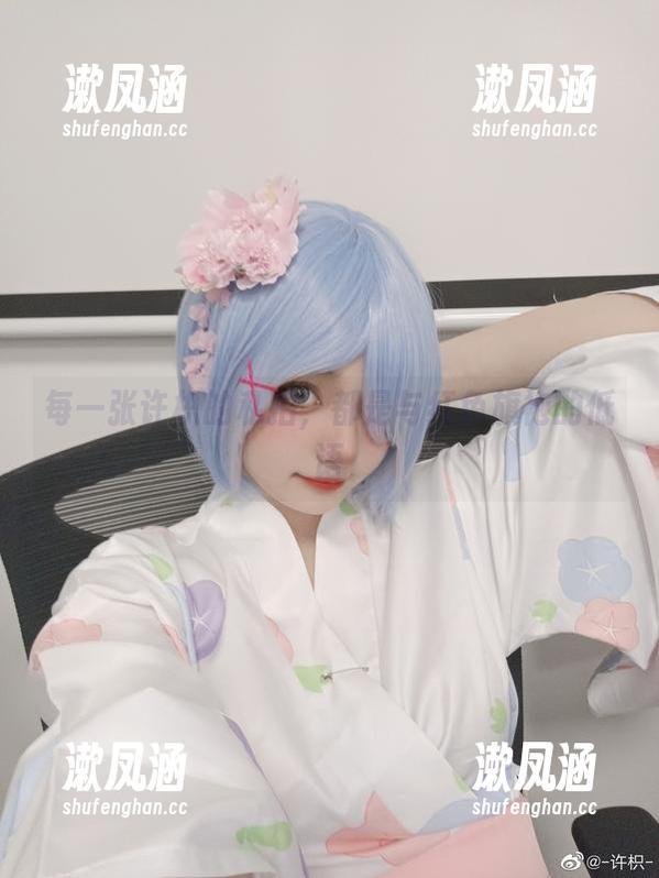 许枳 每一张许枳的私拍,都是与红色旗袍的低语
