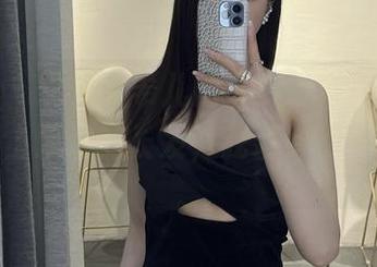 微密圈 – 这位金希儿的瑜伽干得真不错，美图配上飘逸的长发，我都有点一头雾水。