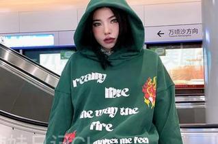 微密圈 – 翻开陈佩奇的油亮美图合集，我的自信都被反光削弱了