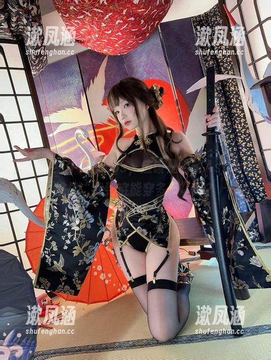 雪晴Astra 咦,这组牛仔裤cos,应该是雪晴Astra在挑战“我到底能穿多低”吧?