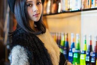 青豆客 – Una尤娜的瑜伽：无圣光，只有灵动的身体在跳舞