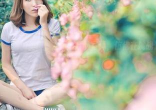 青豆客 – 可蕊娜的美脚，态度满分的写真，仿佛在挑战你的审美极限！