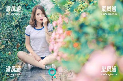 青豆客 - 可蕊娜的美脚，态度满分的写真，仿佛在挑战你的审美极限！