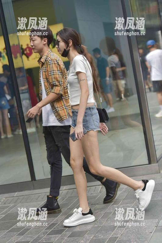 魔镜街拍 - 下载吧，免费：“职业OL”婷婷的黑丝诱惑，工作与美貌同在！