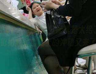 美图合集：这身肉丝搭配真是太绝了，魔镜街拍我挥金如土的冲动又来了。
