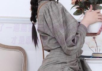 又看了一遍鹿野希的丝袜OL原图，原来这才是职场的“潜规则”。
