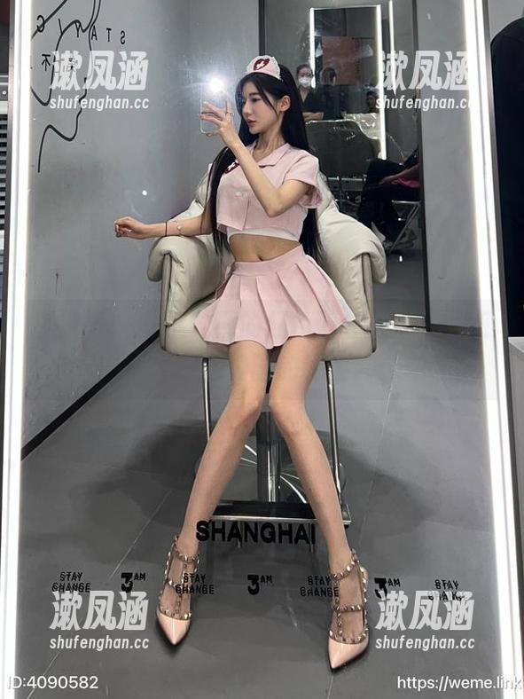 黎允熙 微密圈 - 在黎允熙的红色蕾丝合集里,感受一丝校园的青涩。
